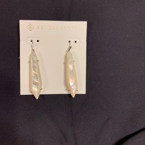 Kendra Scott Grey earrings in Pink Agate
